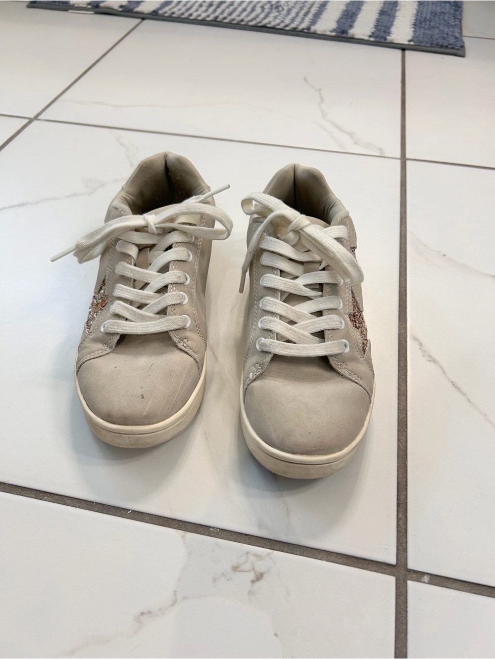 Casual Lace-Up Sneakers in Light Gray with Rose Gold Accent
